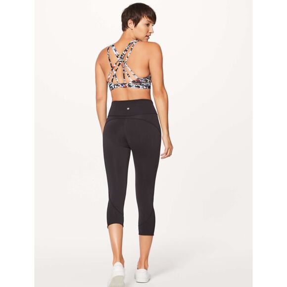 Lululemon In Movement Crop *Everlux 19" - Picture 1 of 6